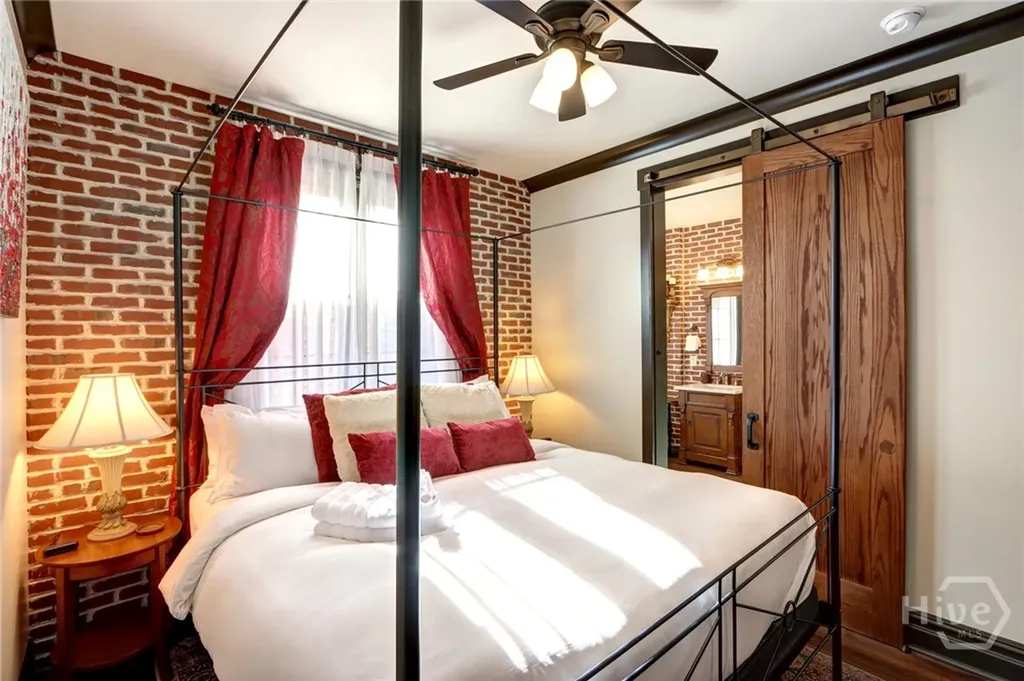 220 E State Street Savannah GA 31401