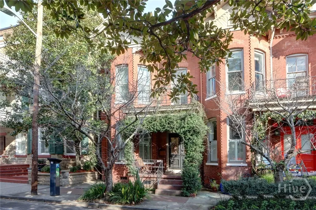 220 E State Street Savannah GA 31401