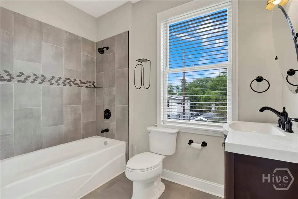 856 E 35th Street Savannah GA 31401