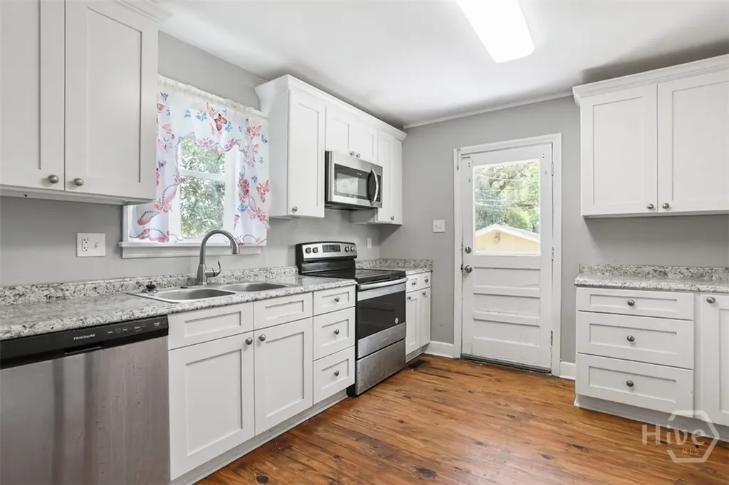 2403 E 37th Street Savannah GA 31404