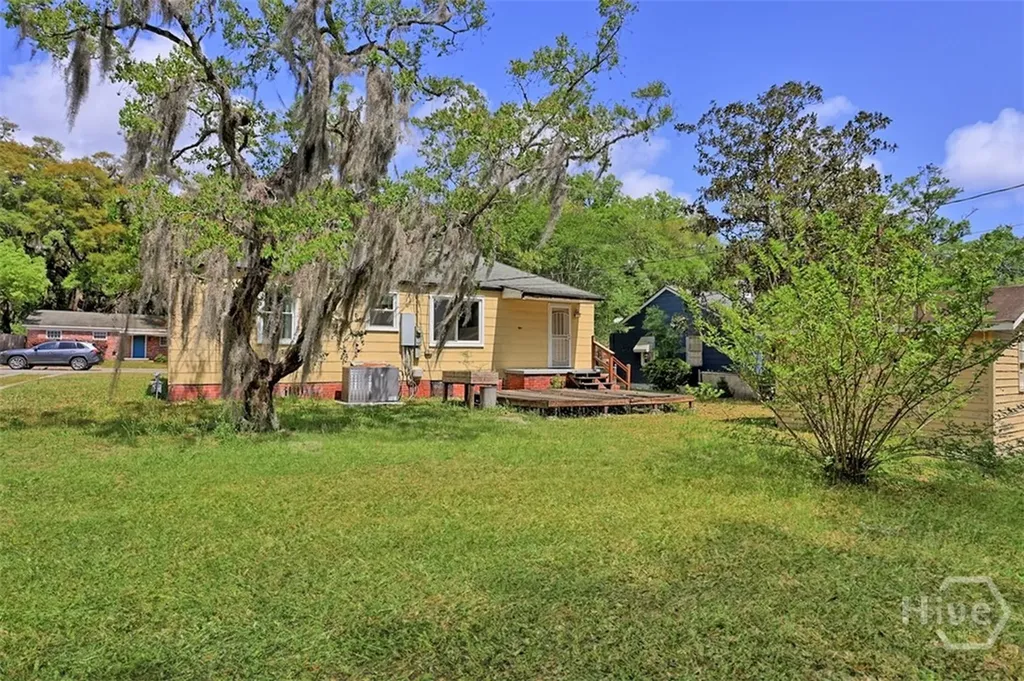 2403 E 37th Street Savannah GA 31404