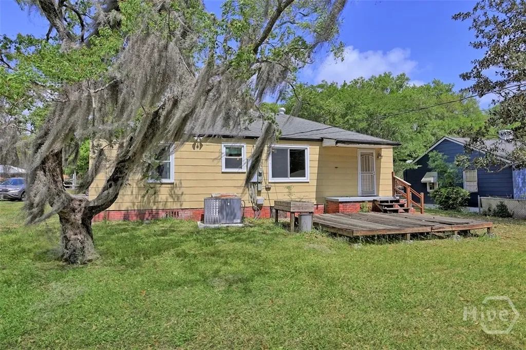 2403 E 37th Street Savannah GA 31404