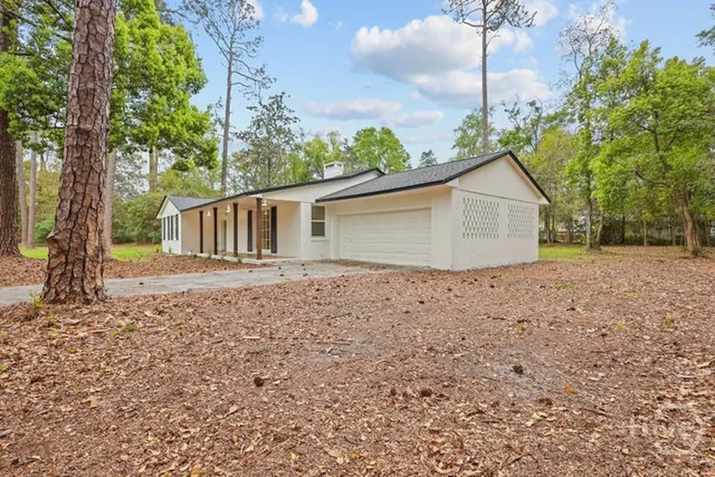762 E Bay Street Jesup GA 31546