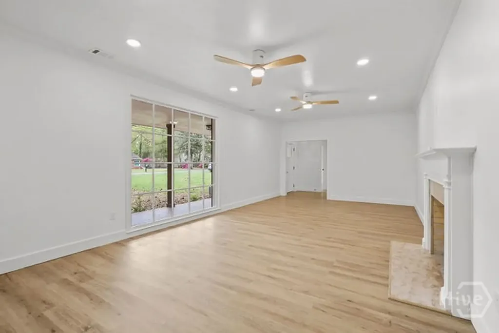 762 E Bay Street Jesup GA 31546