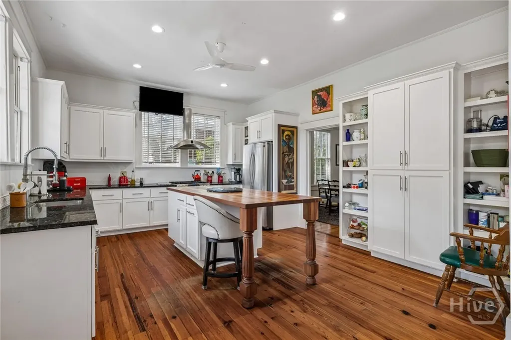 709 E 41st Street Savannah GA 31401