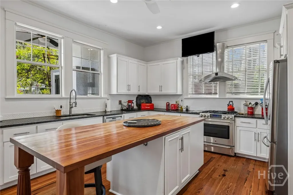709 E 41st Street Savannah GA 31401