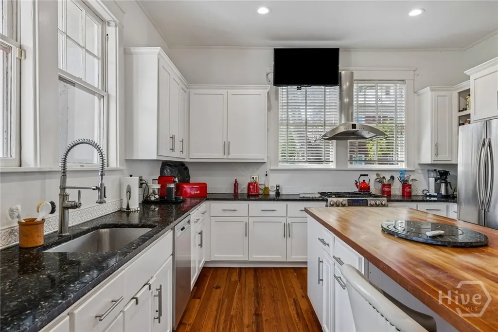 709 E 41st Street Savannah GA 31401