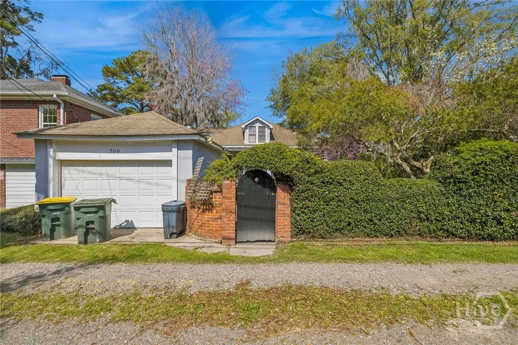 709 E 41st Street Savannah GA 31401