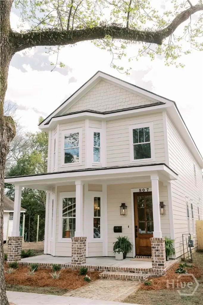 807 E 33rd Savannah GA 31401