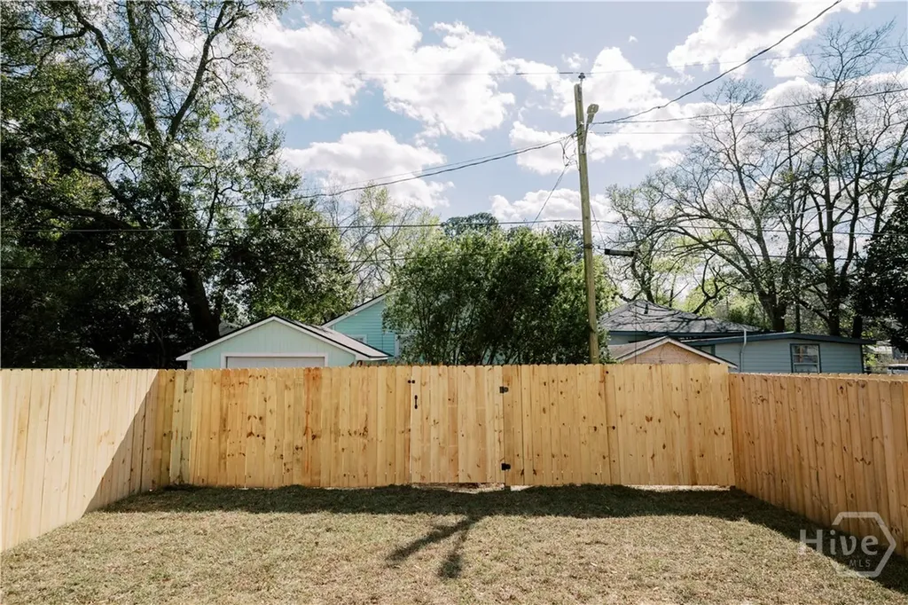 807 E 33rd Savannah GA 31401