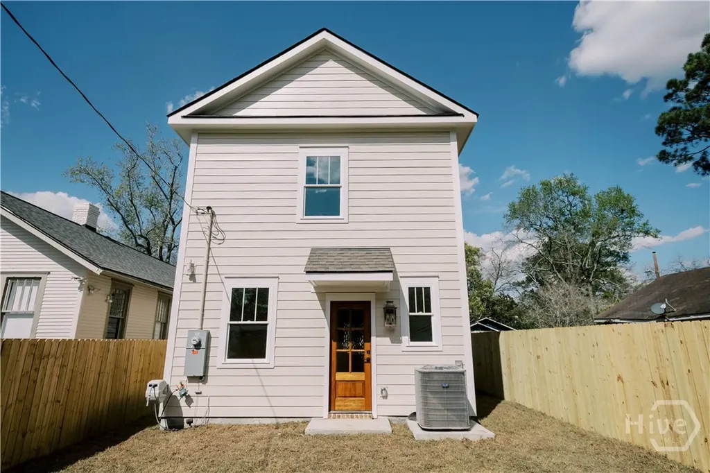 807 E 33rd Savannah GA 31401