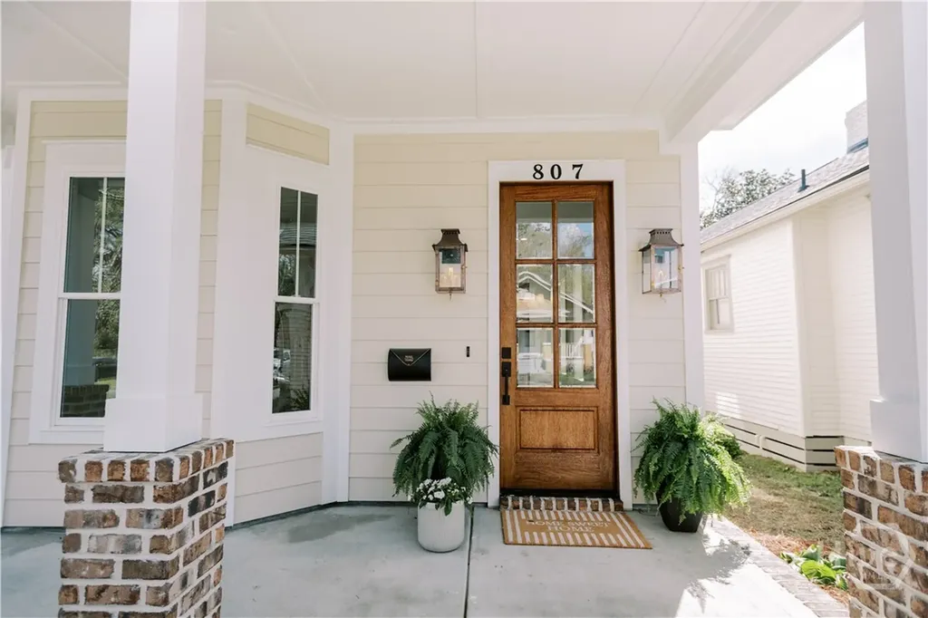 807 E 33rd Savannah GA 31401