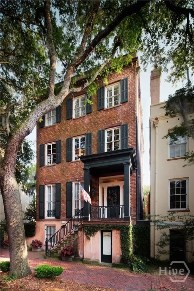 11 W Jones Street Savannah GA 31401