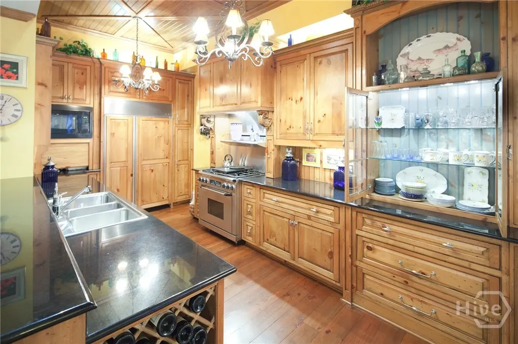 11 W Jones Street Savannah GA 31401