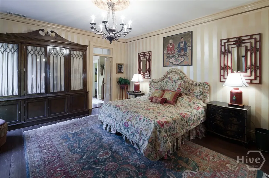 11 W Jones Street Savannah GA 31401