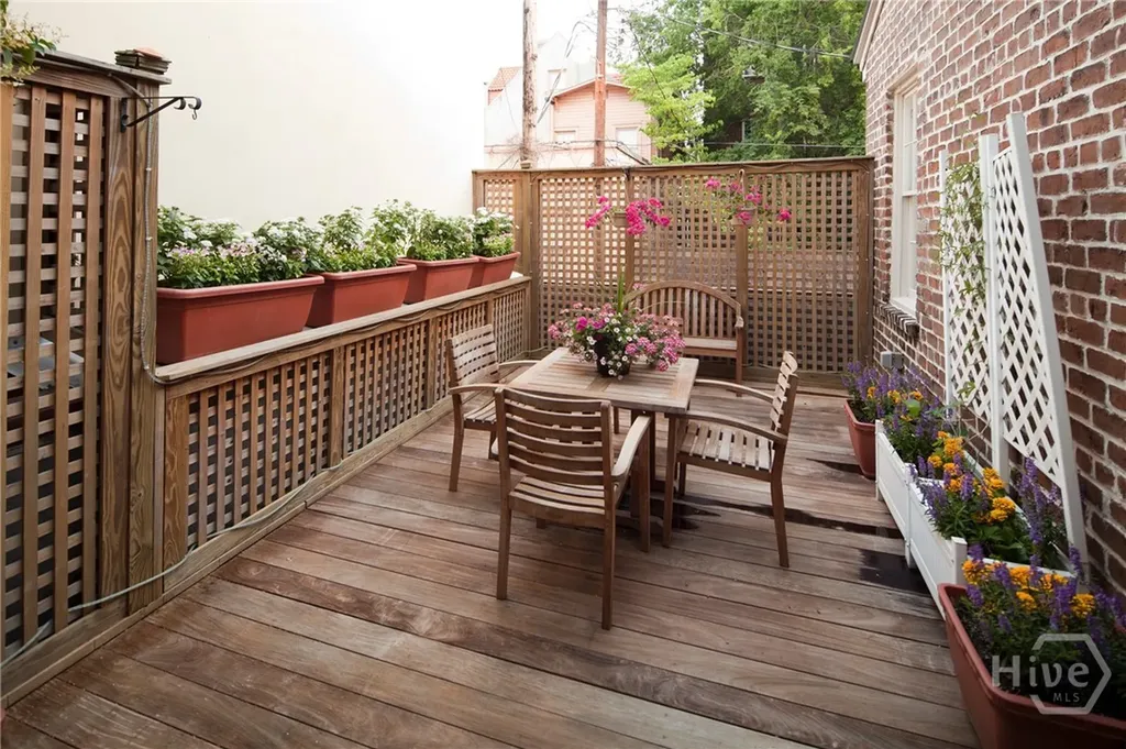 11 W Jones Street Savannah GA 31401