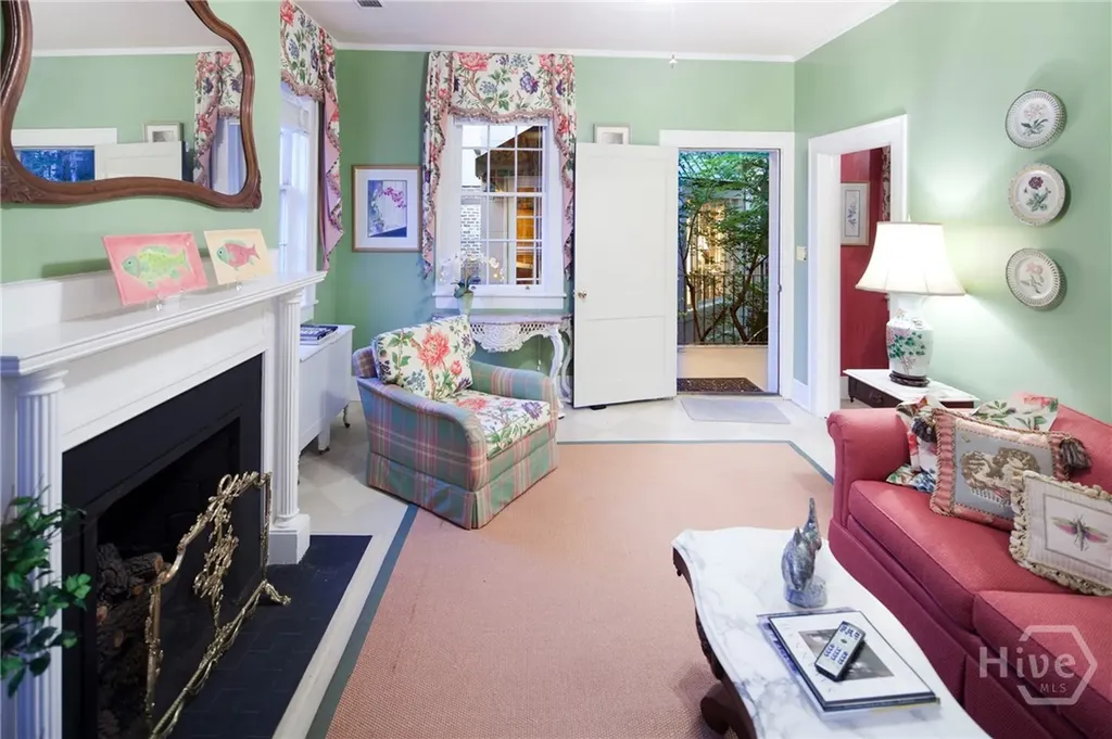 11 W Jones Street Savannah GA 31401