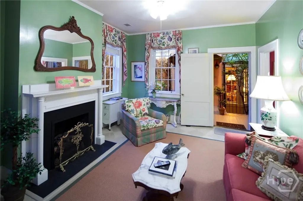 11 W Jones Street Savannah GA 31401