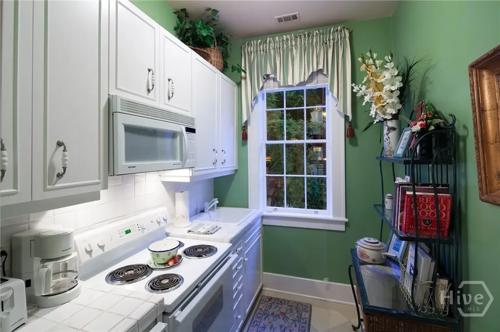 11 W Jones Street Savannah GA 31401