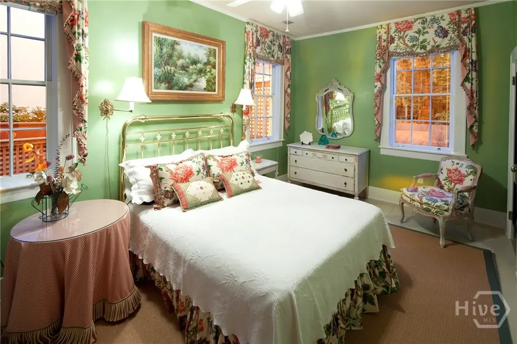 11 W Jones Street Savannah GA 31401