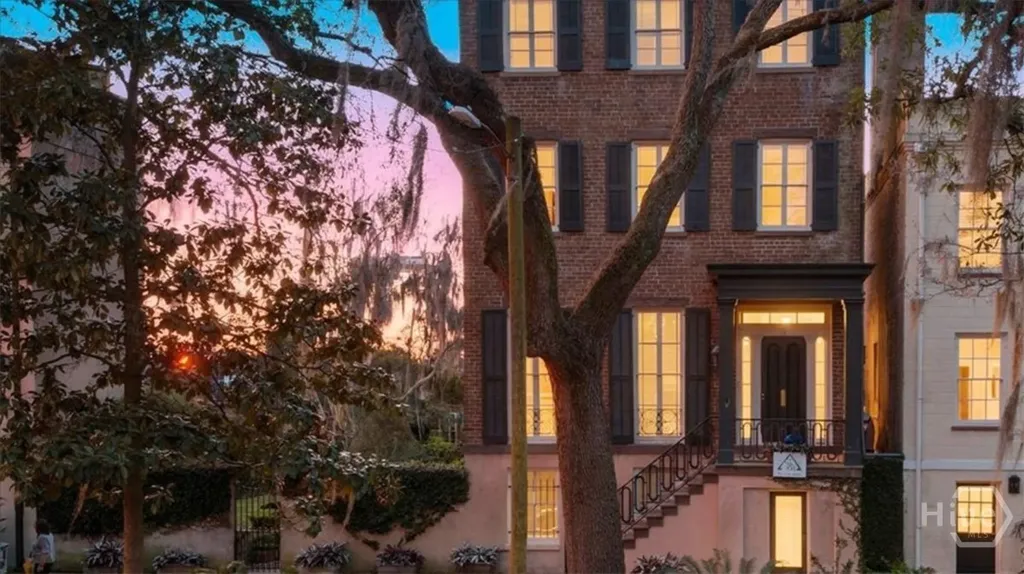 11 W Jones Street Savannah GA 31401