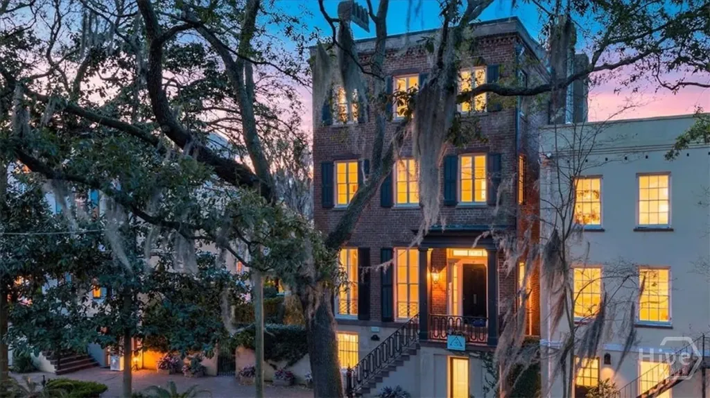 11 W Jones Street Savannah GA 31401