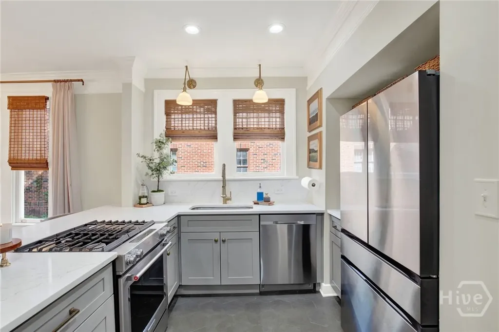 208 E 48th Street Savannah GA 31405