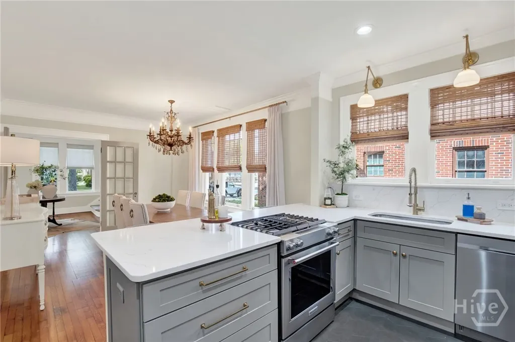 208 E 48th Street Savannah GA 31405