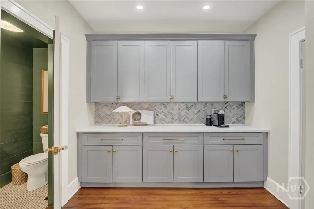 208 E 48th Street Savannah GA 31405