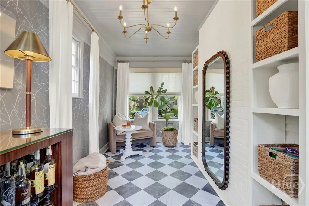 208 E 48th Street Savannah GA 31405