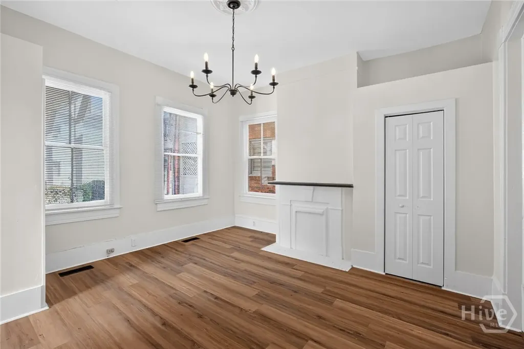 22 E 37th Street Savannah GA 31401