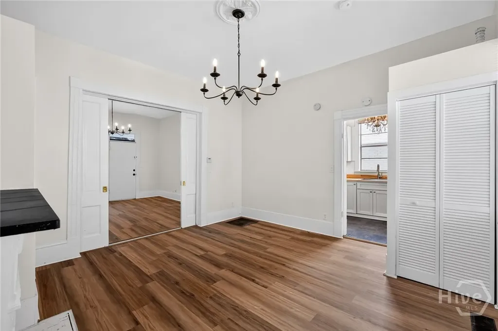 22 E 37th Street Savannah GA 31401