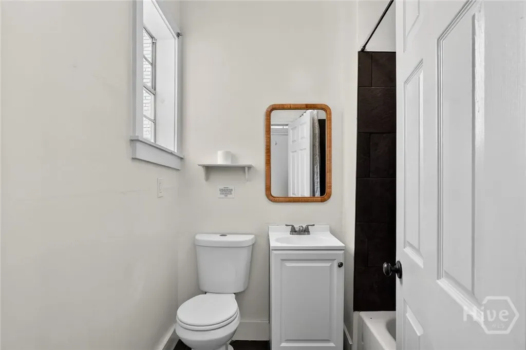 22 E 37th Street Savannah GA 31401