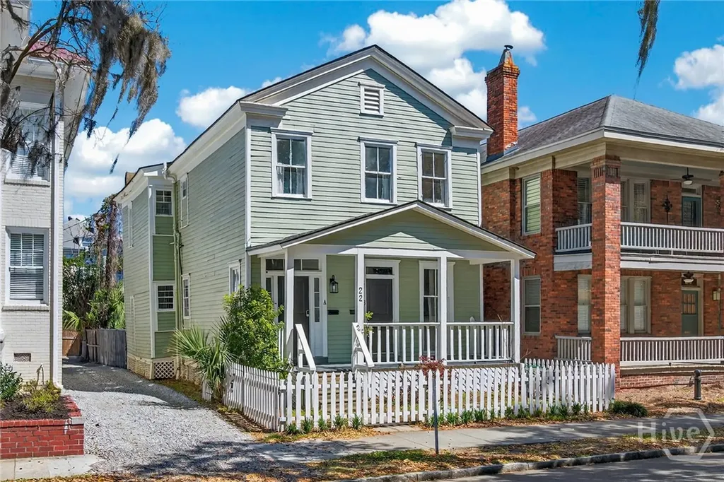 22 E 37th Street Savannah GA 31401