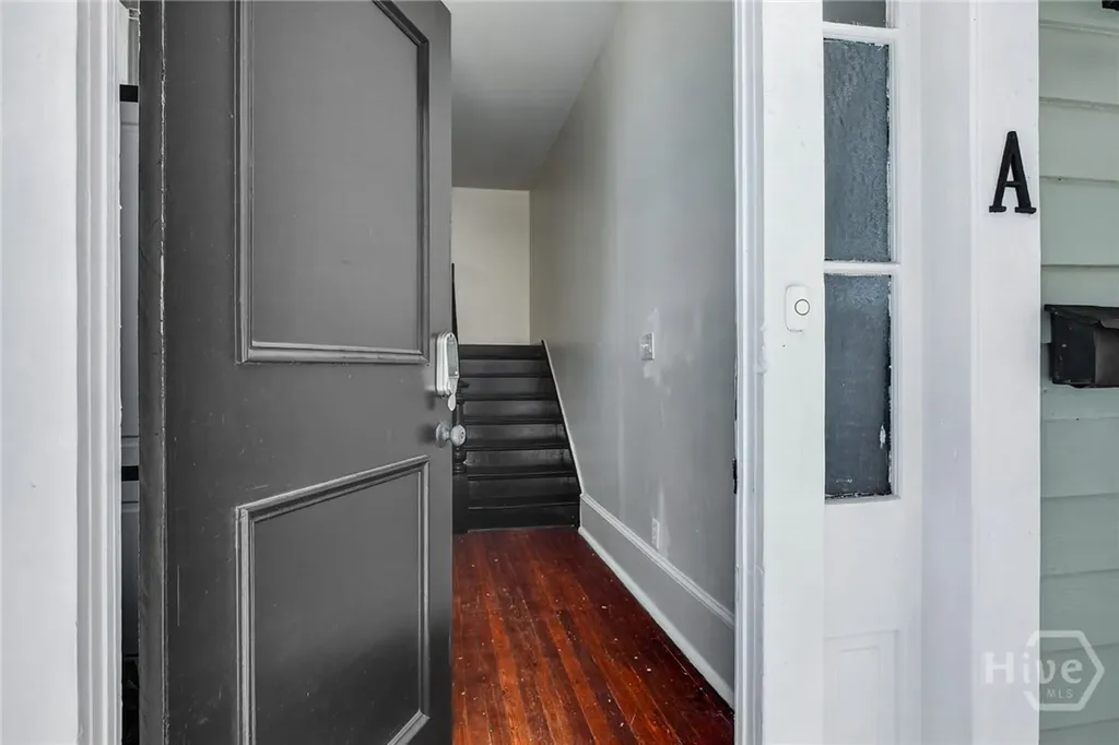 22 E 37th Street Savannah GA 31401
