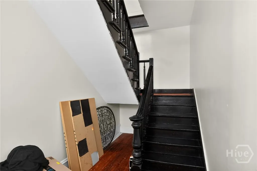 22 E 37th Street Savannah GA 31401