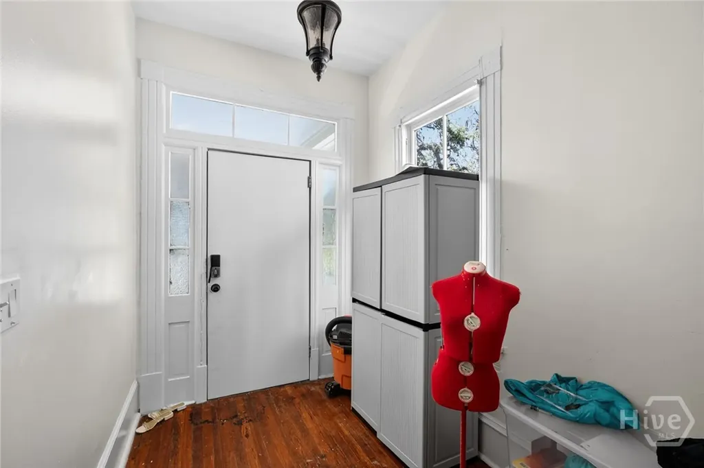 22 E 37th Street Savannah GA 31401