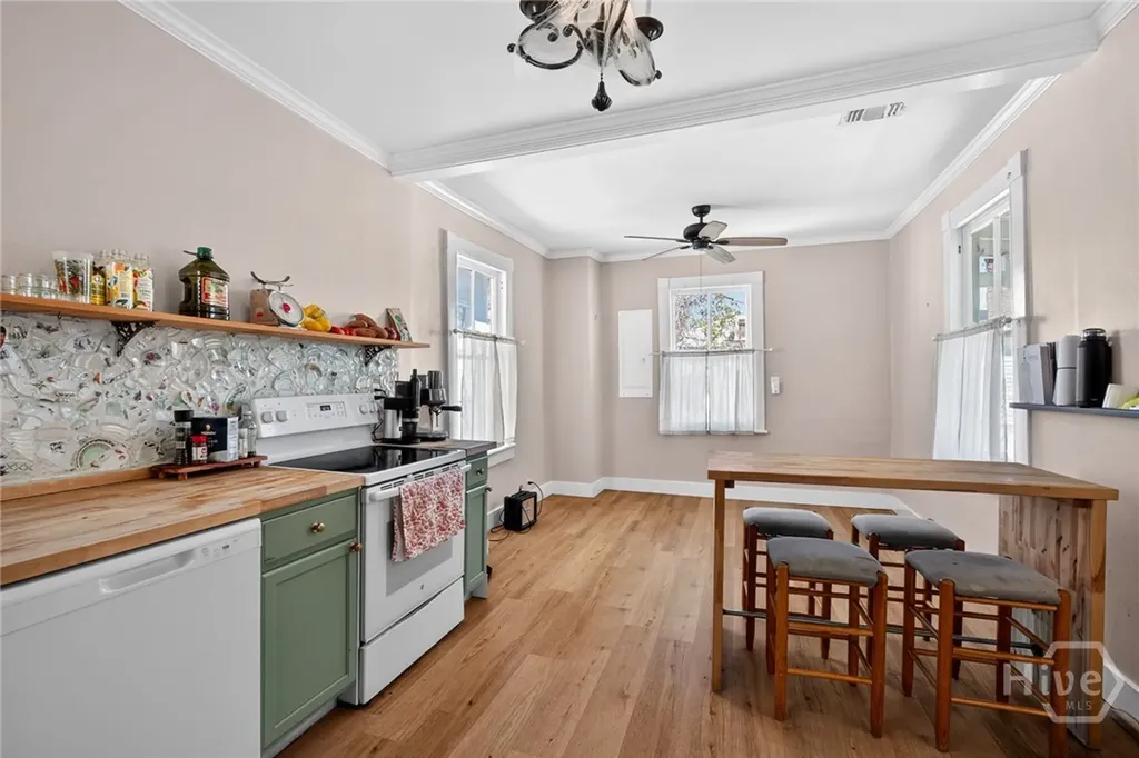 22 E 37th Street Savannah GA 31401
