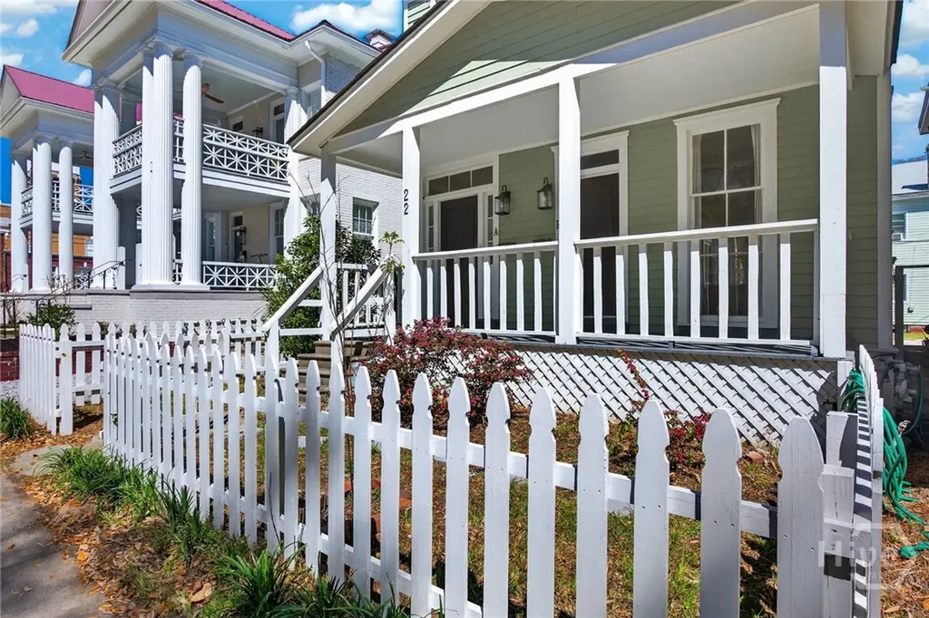 22 E 37th Street Savannah GA 31401
