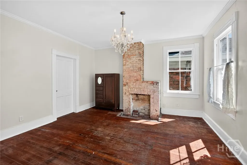 22 E 37th Street Savannah GA 31401