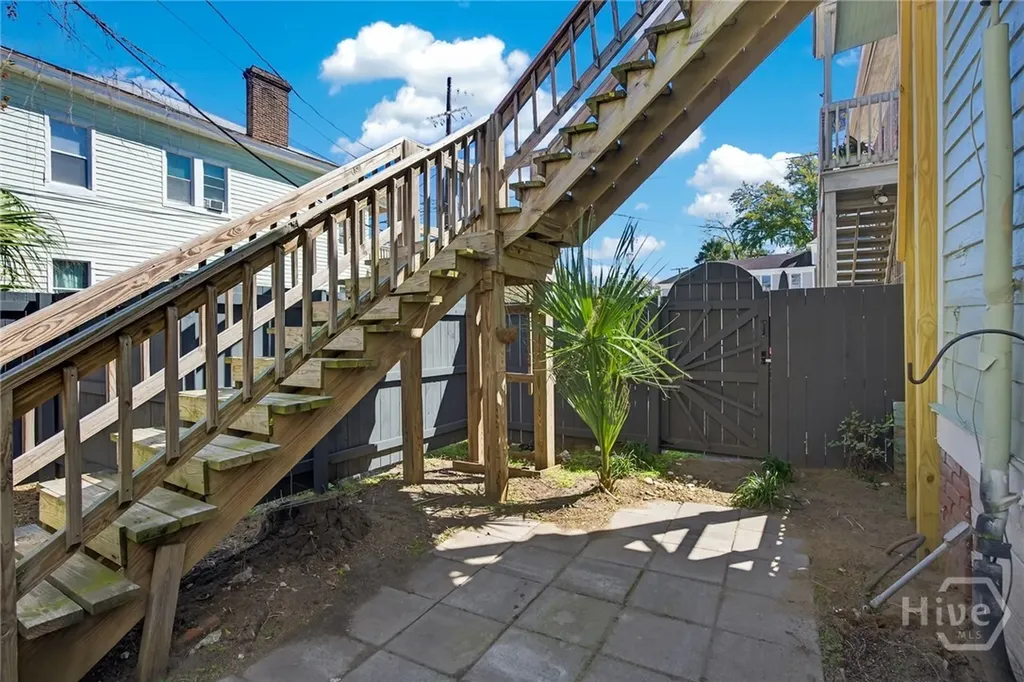 22 E 37th Street Savannah GA 31401