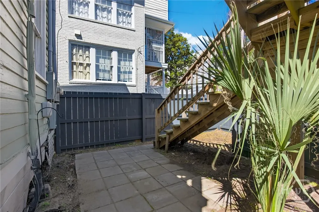22 E 37th Street Savannah GA 31401