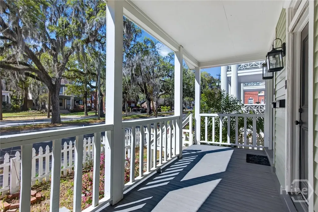 22 E 37th Street Savannah GA 31401
