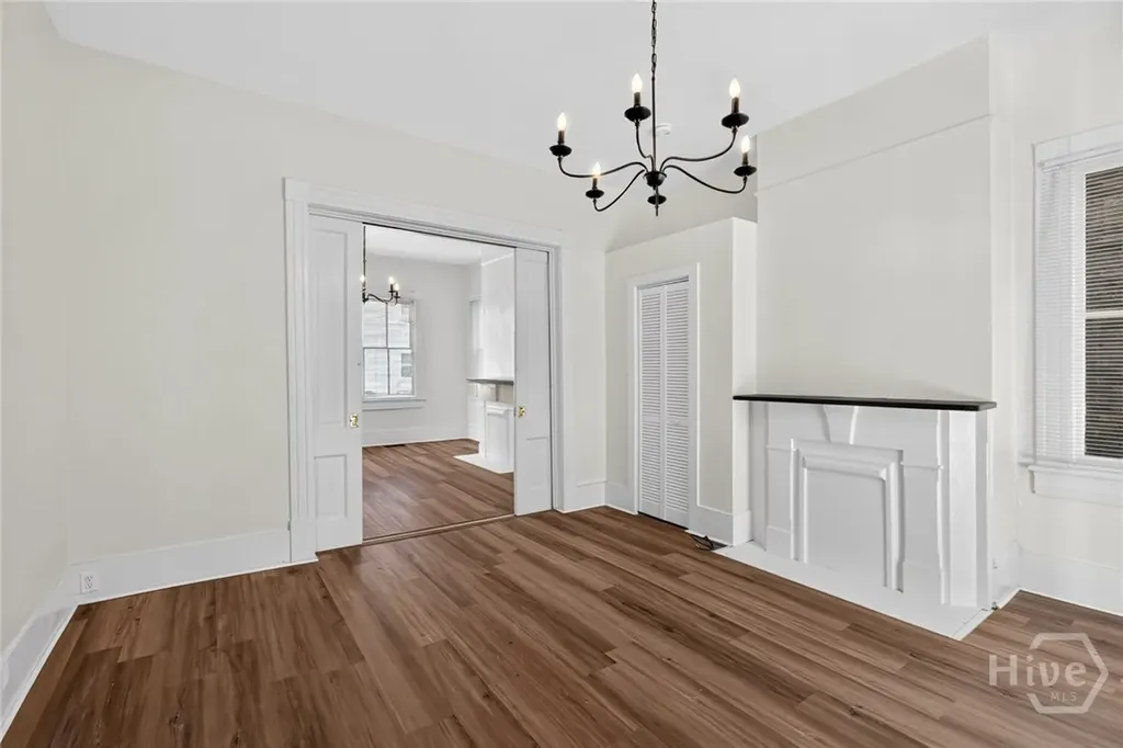 22 E 37th Street Savannah GA 31401