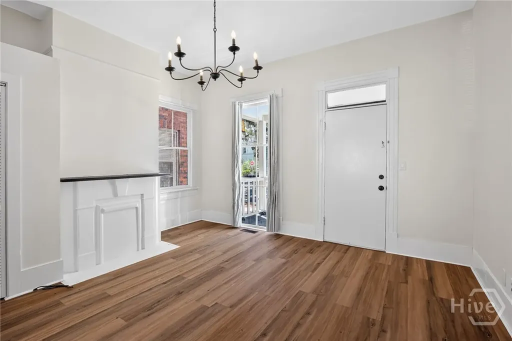 22 E 37th Street Savannah GA 31401