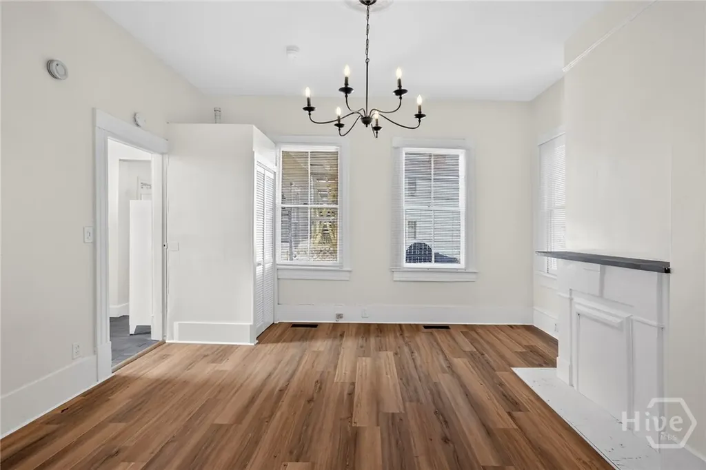 22 E 37th Street Savannah GA 31401