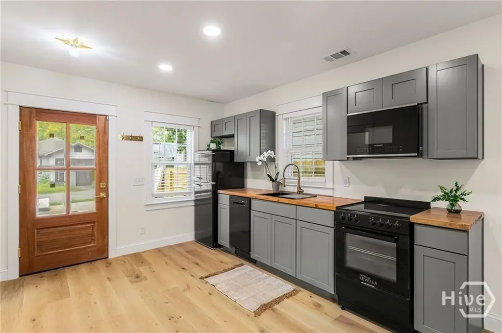 1223 E 38th Street Savannah GA 31404