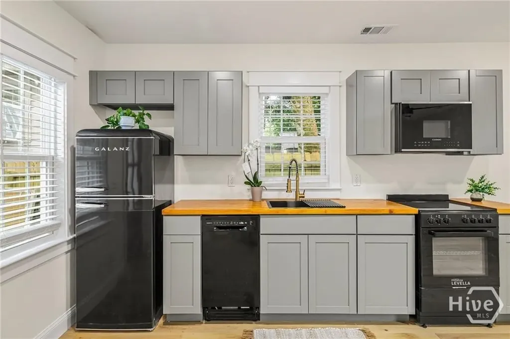 1223 E 38th Street Savannah GA 31404
