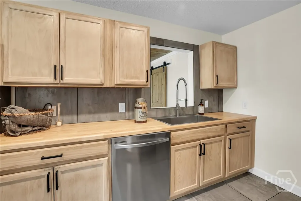 28 Gerald Drive Savannah GA 31406