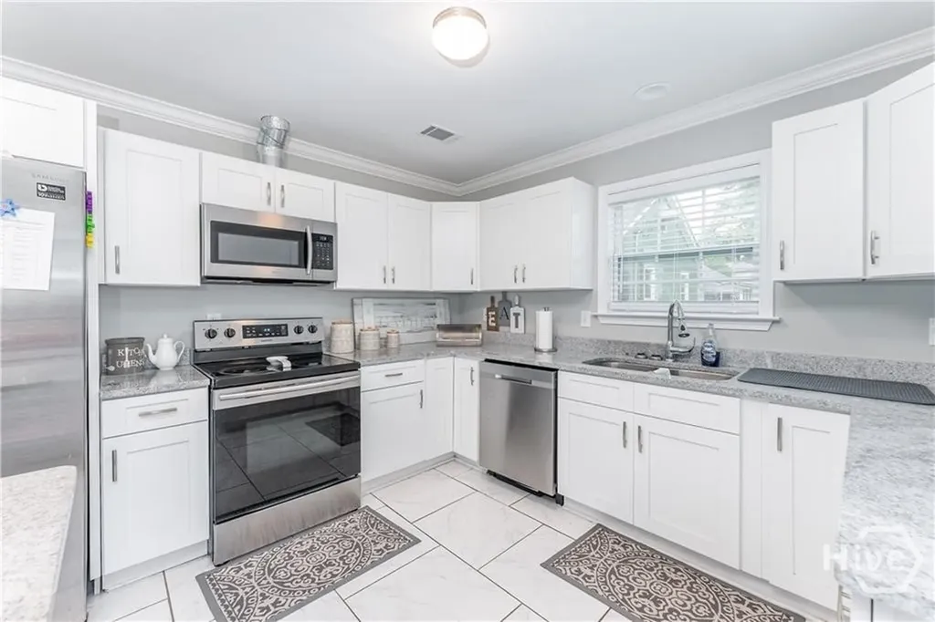 112 W 52nd Street Savannah GA 31405